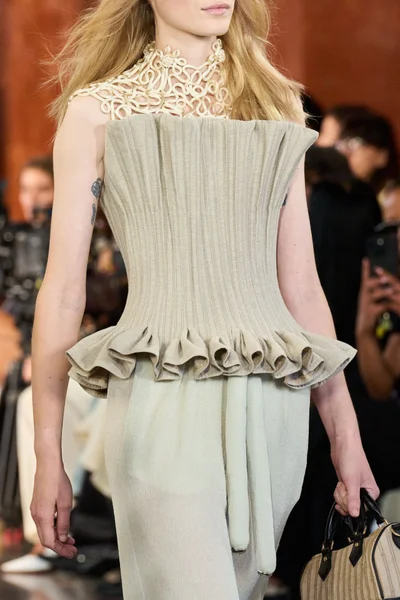 Look 11